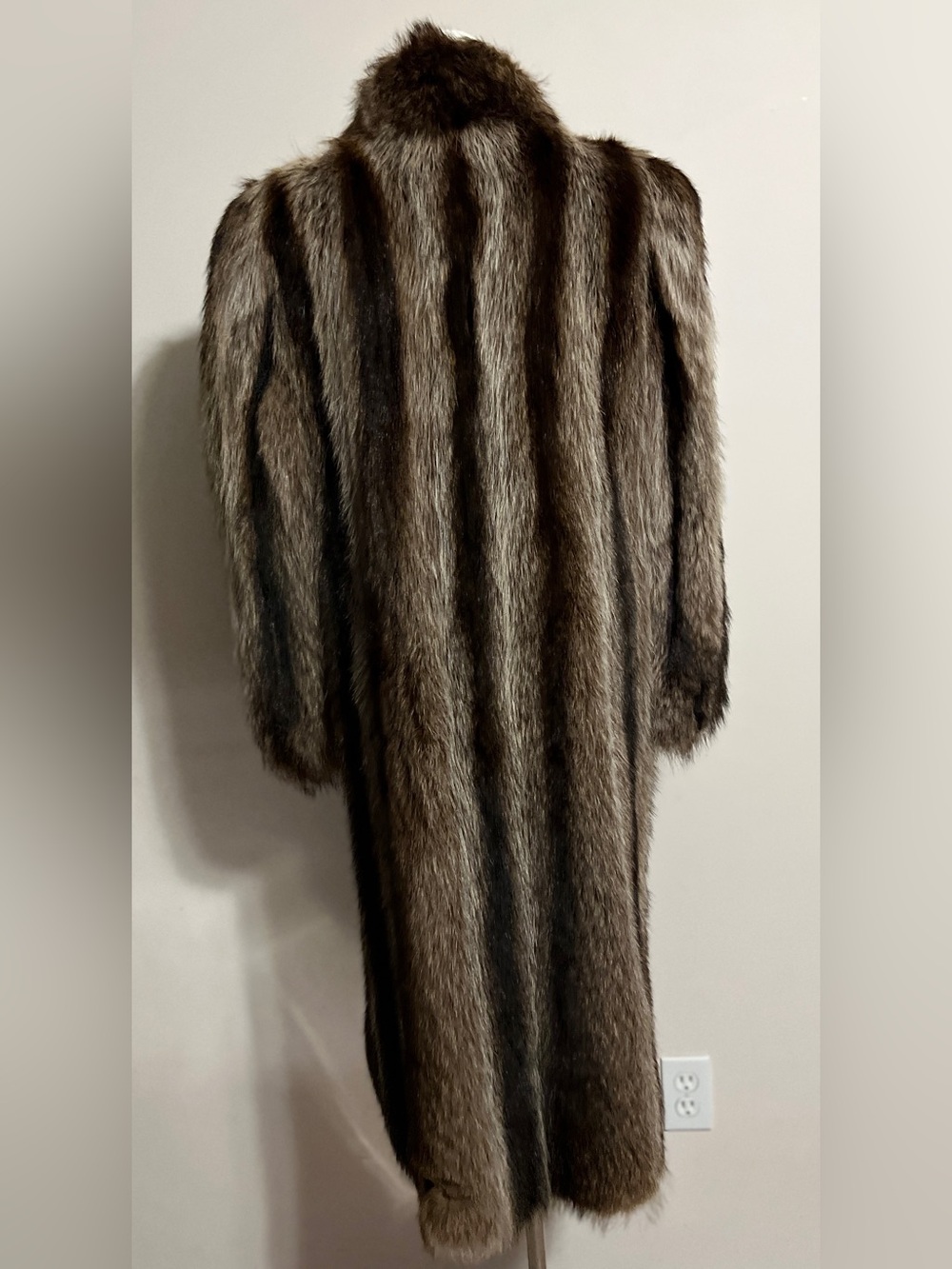 Fur Town Authentic Fur Coat - Picture 2 of 5